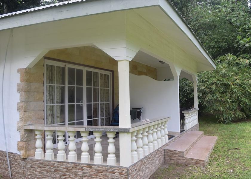  La Digue Terrace/patio