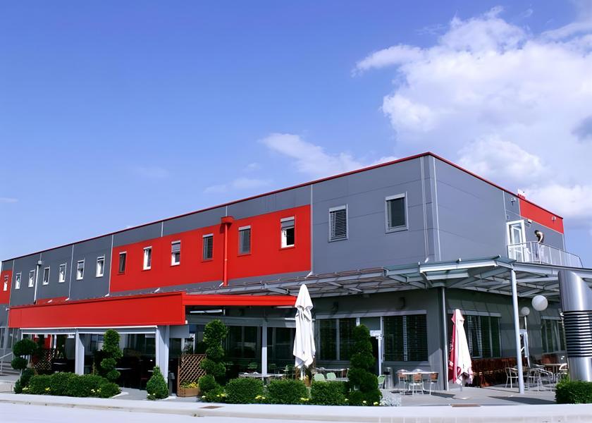  Trebnje Exterior view