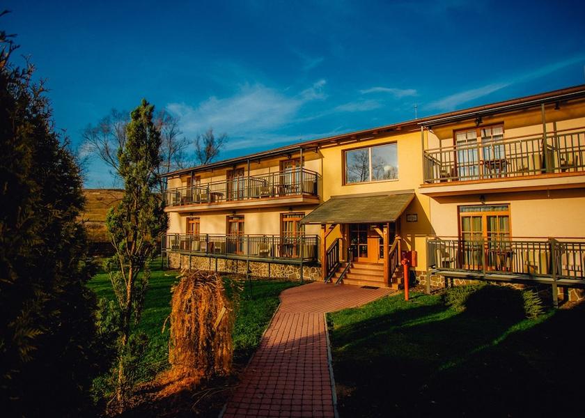  Malatiny Primary image