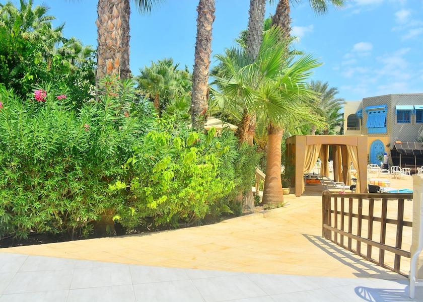  Midoun Exterior Detail