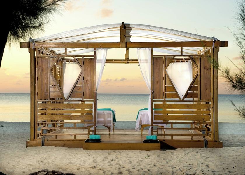  Seven Mile Beach Beach