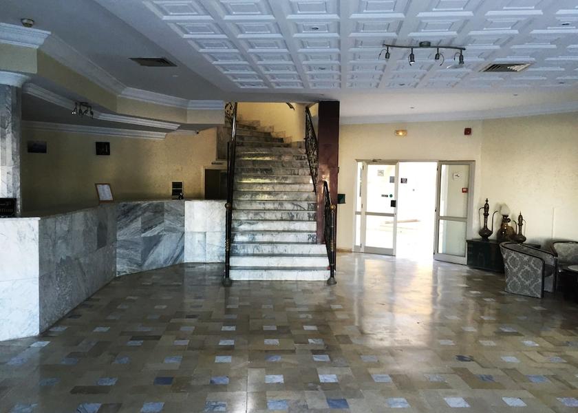  Midoun Interior Entrance