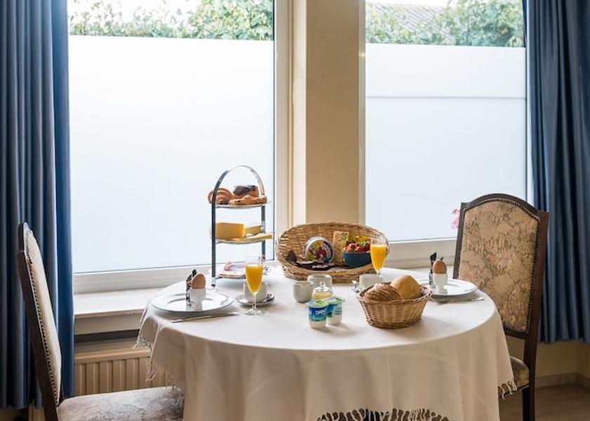 Flemish Region Eeklo In-Room Dining