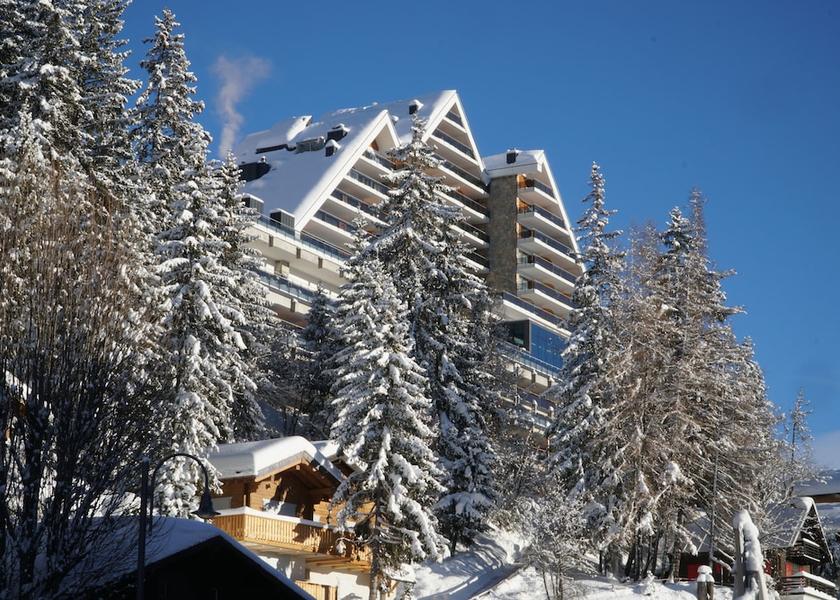 Valais Crans-Montana Front of property
