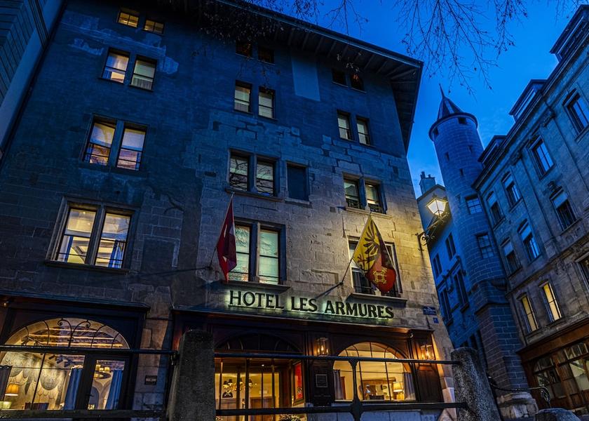 Front of property - evening/night