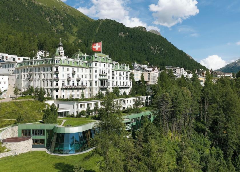 Graubünden Pontresina Front of property