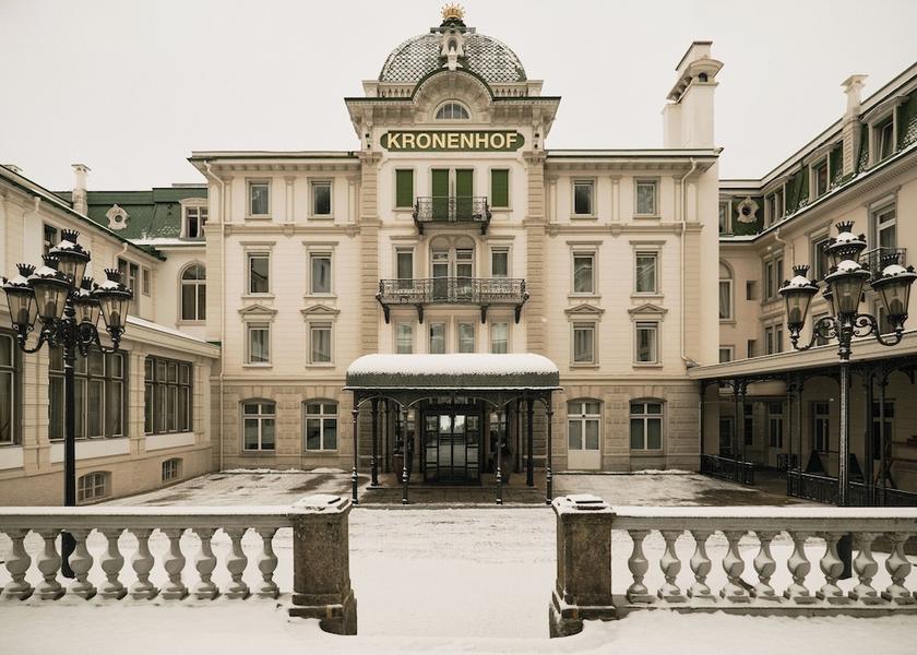Graubünden Pontresina Front of property