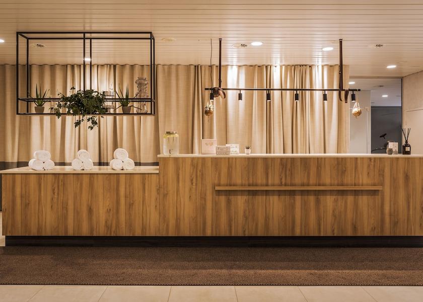 Valais Crans-Montana Spa reception