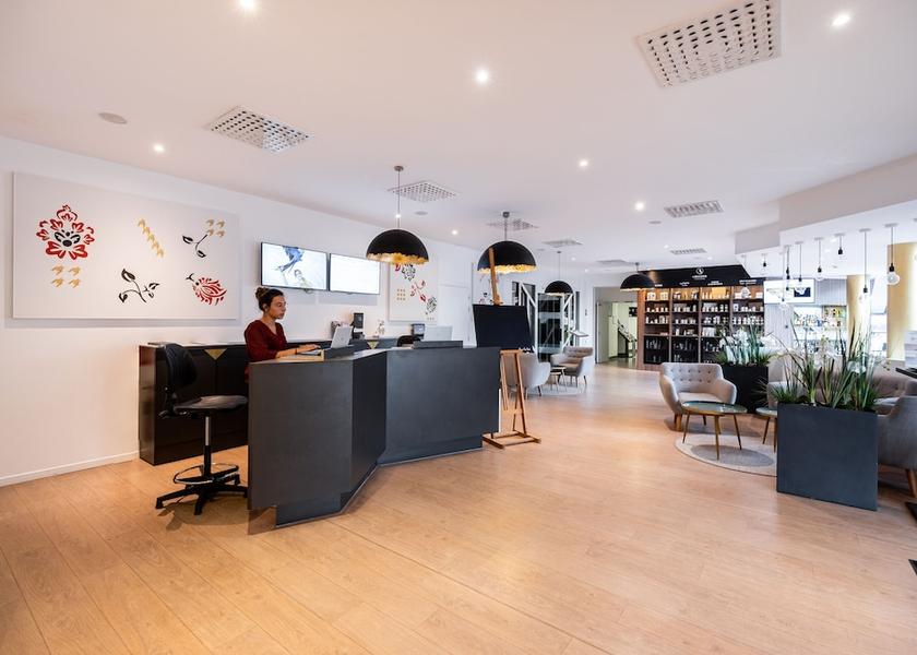 Centre - Loire Valley Joue-les-Tours Reception