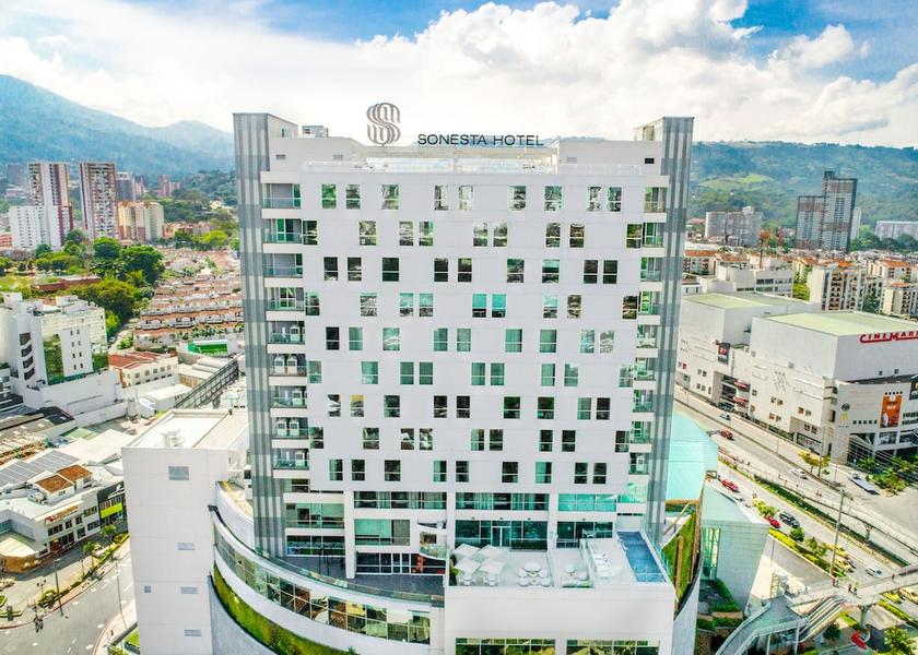 Santander Floridablanca Front of property