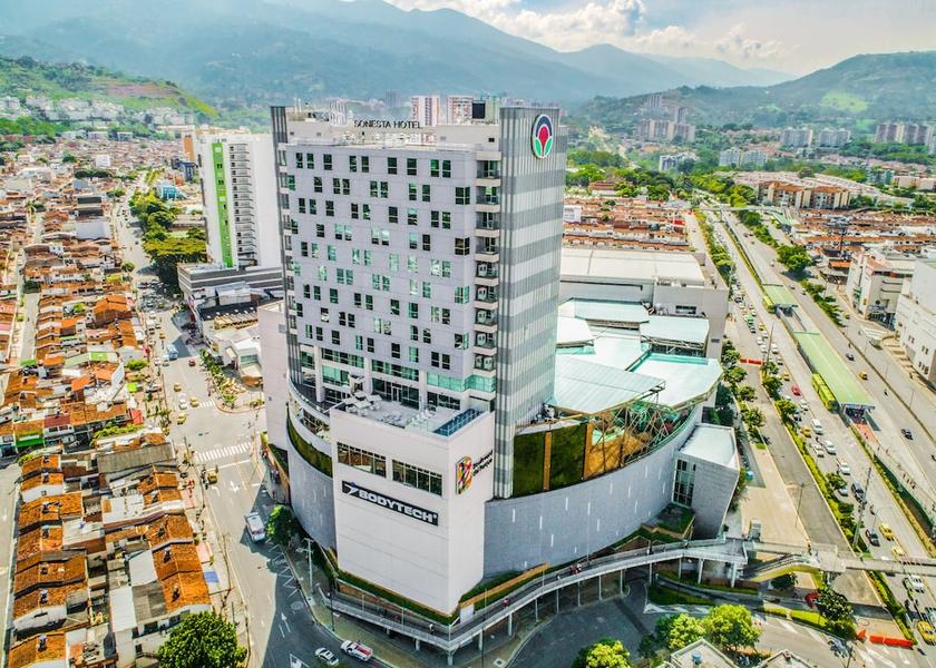 Santander Floridablanca Front of property