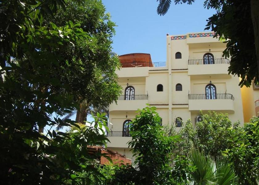  Luxor Exterior Detail