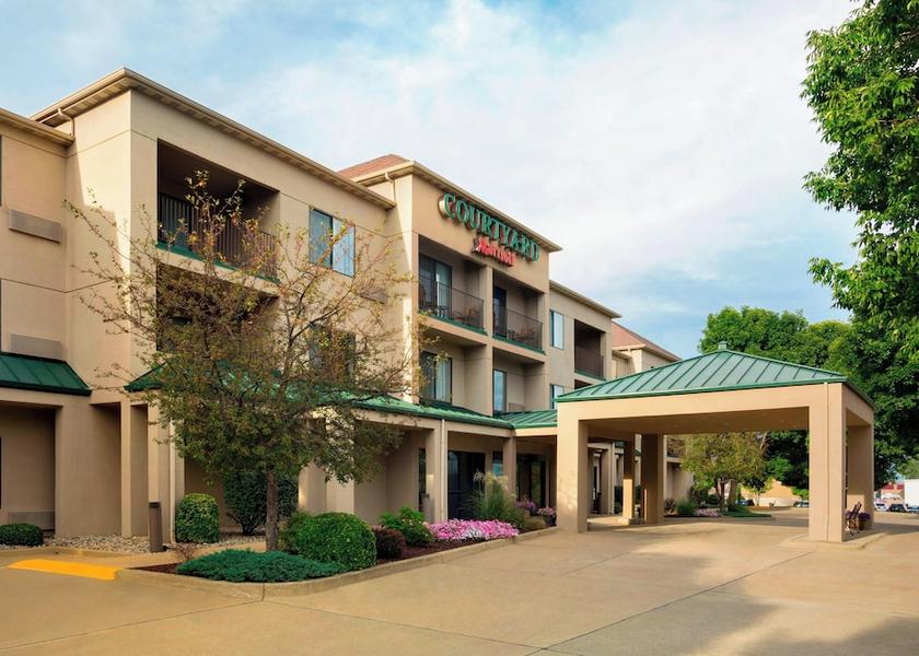 Illinois Champaign Exterior Detail