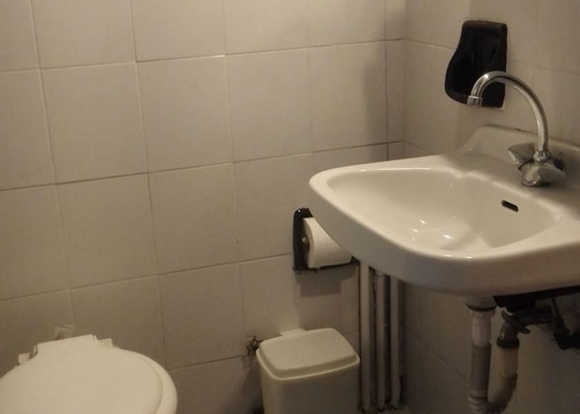 Attica Chaidari Bathroom
