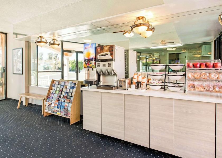California Los Angeles Breakfast Area