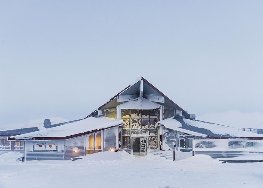  Longyearbyen Facade