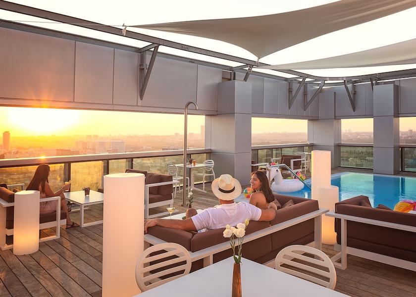 Central Petah Tikva Rooftop pool