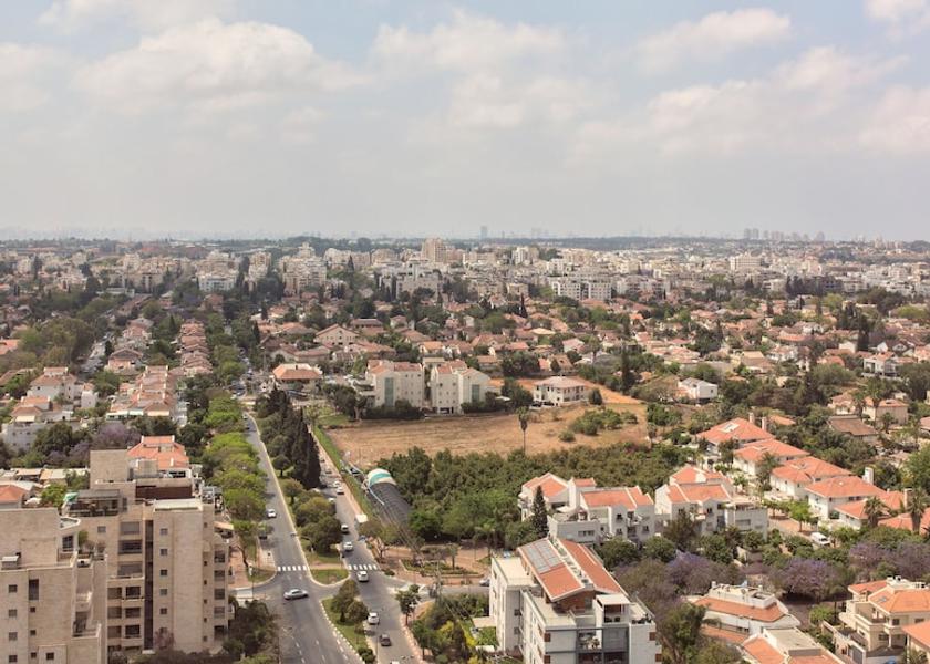 Central Ra'ananna View from property