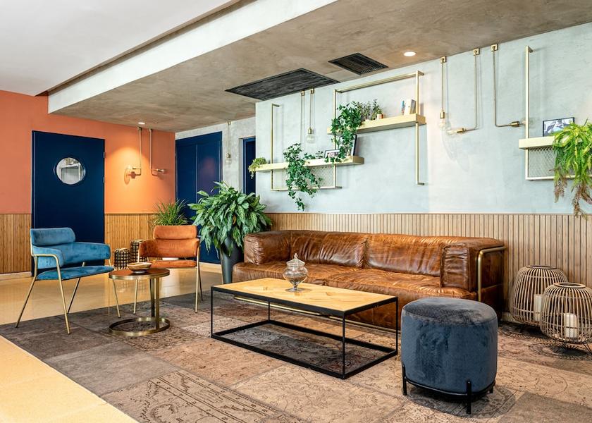 Central Ra'ananna Lounge