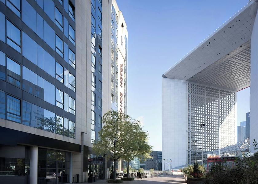 Ile-de-France Puteaux Exterior Detail