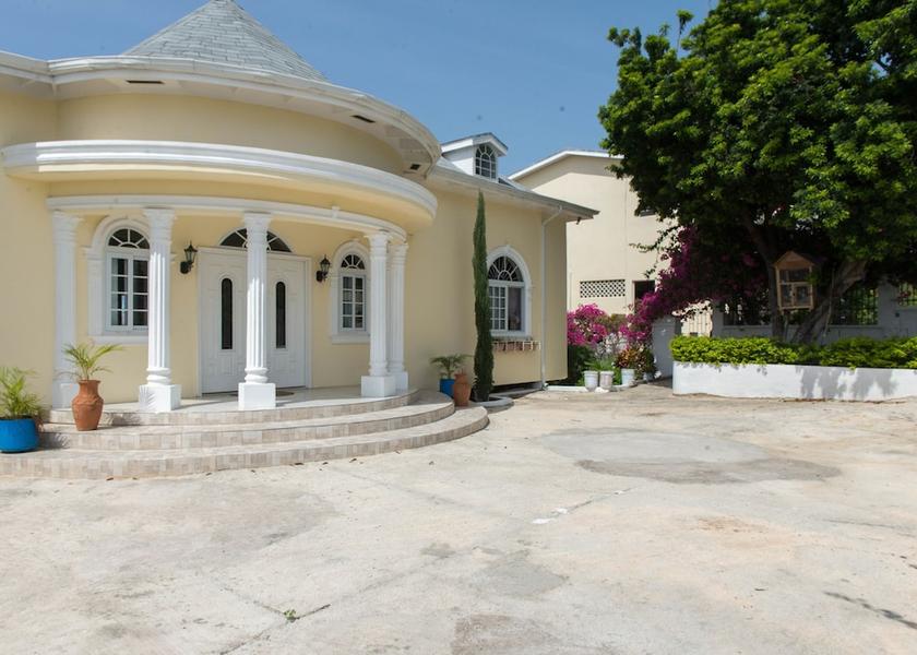 Saint James Montego Bay Exterior Detail