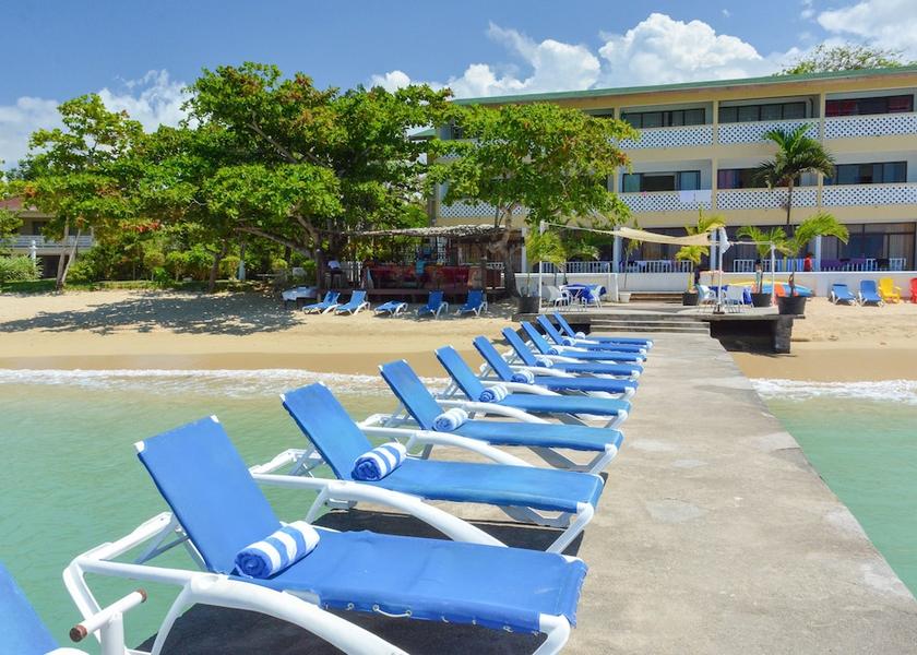 Saint James Ocho Rios Facade