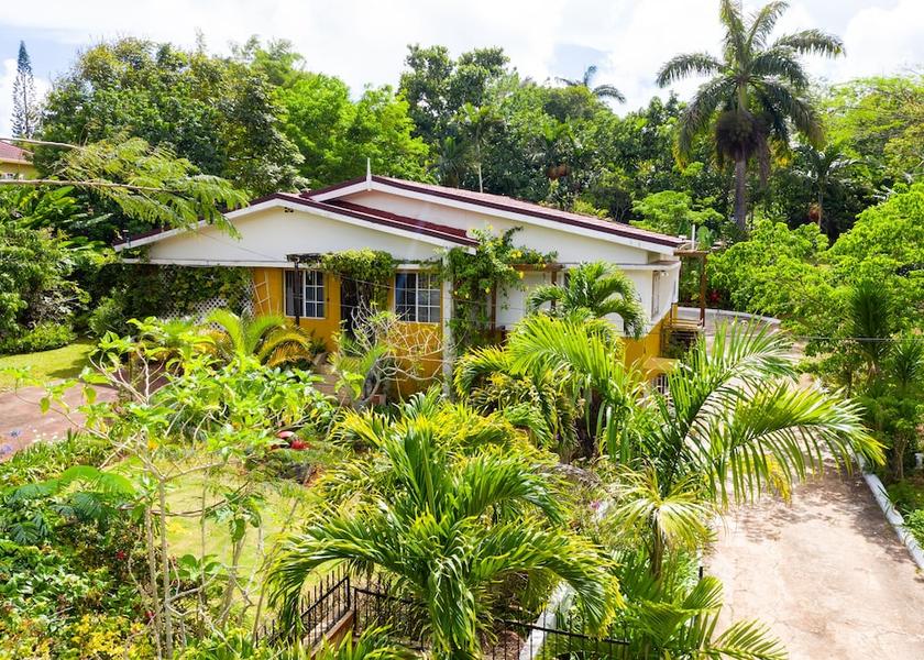 Manchester Mandeville Facade