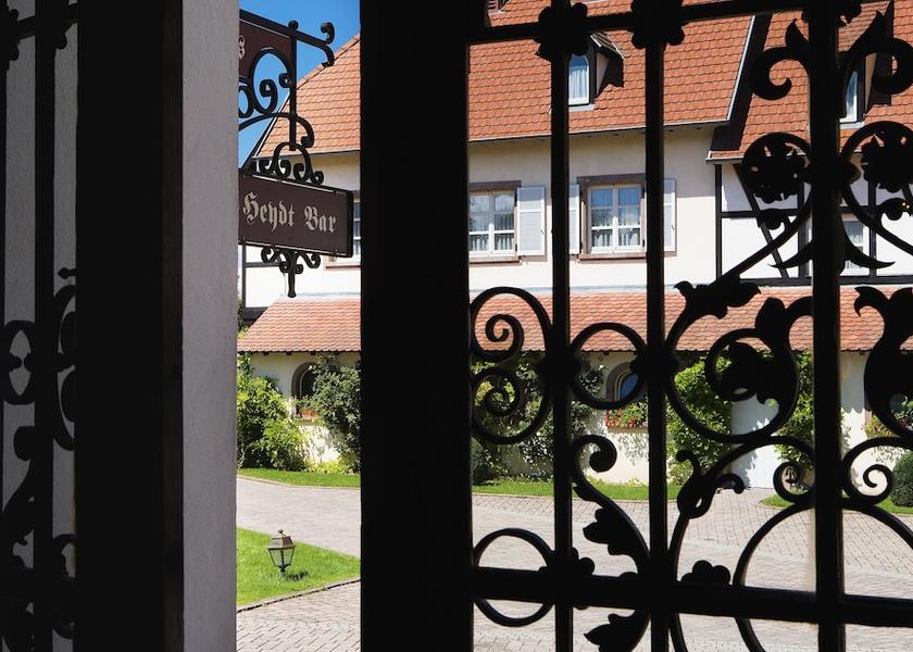 Grand Est Ostwald Exterior Detail