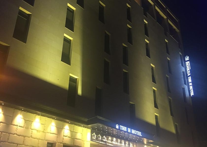 Gyeonggi Hwaseong Front of property - evening/night