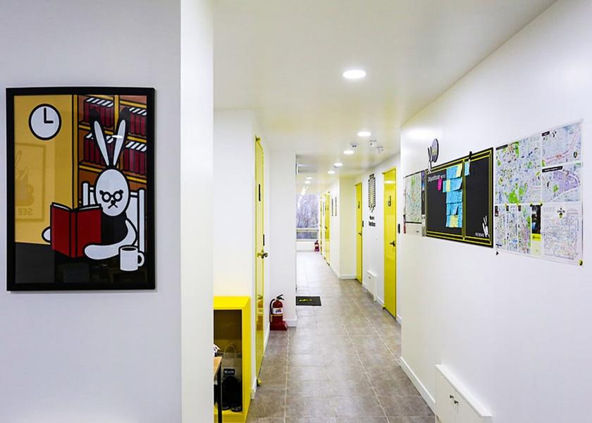  Seoul Hallway