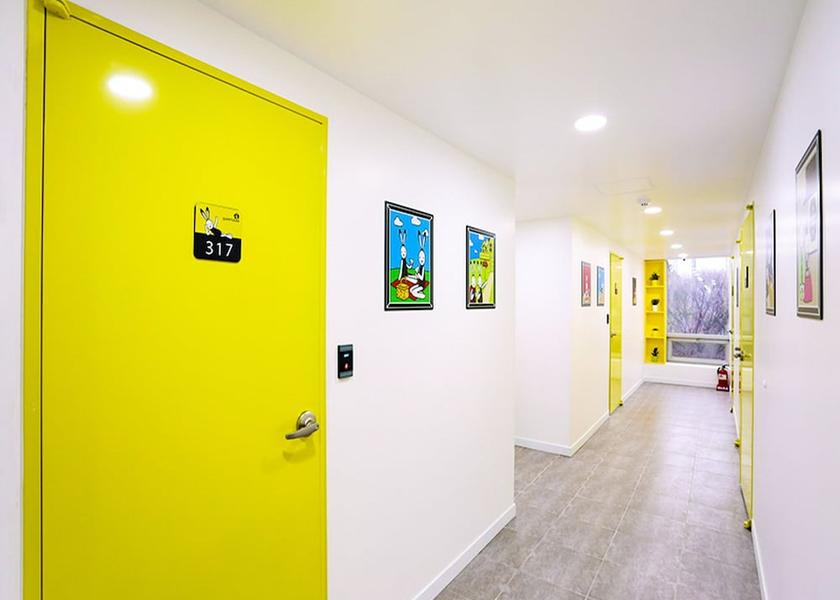  Seoul Hallway