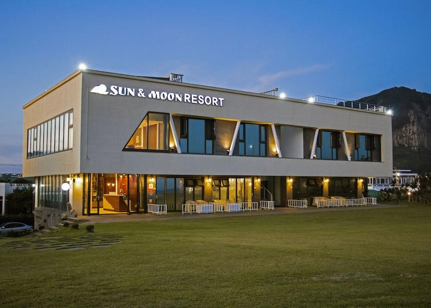 Jeju Seogwipo Front of property - evening/night