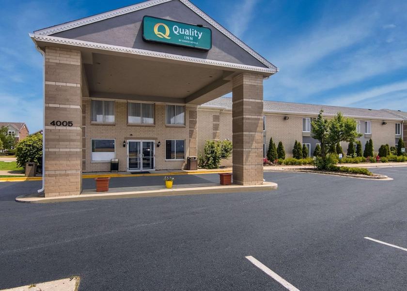 Illinois Aurora Exterior Detail