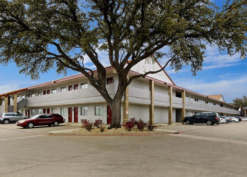 Texas Irving Exterior Detail
