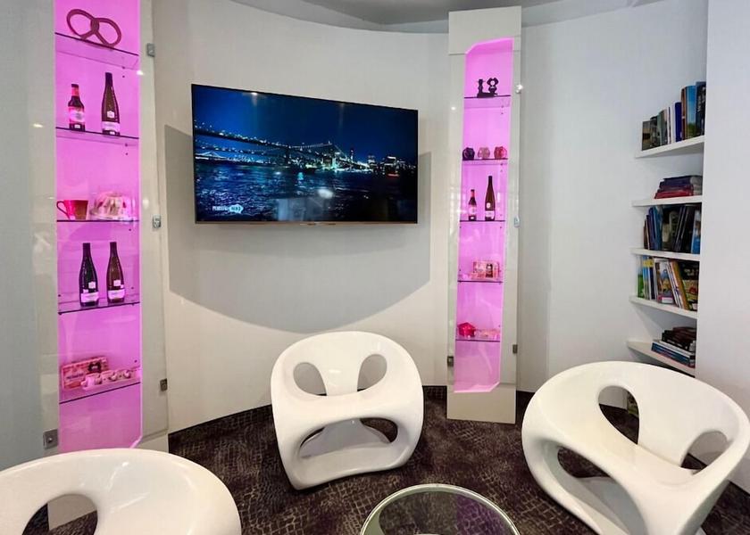 Grand Est Strasbourg Reception