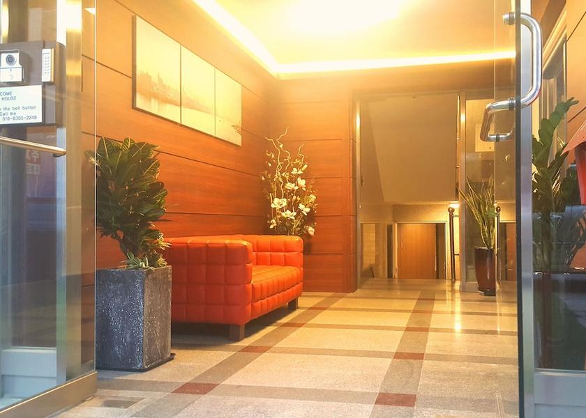  Seoul Interior entrance