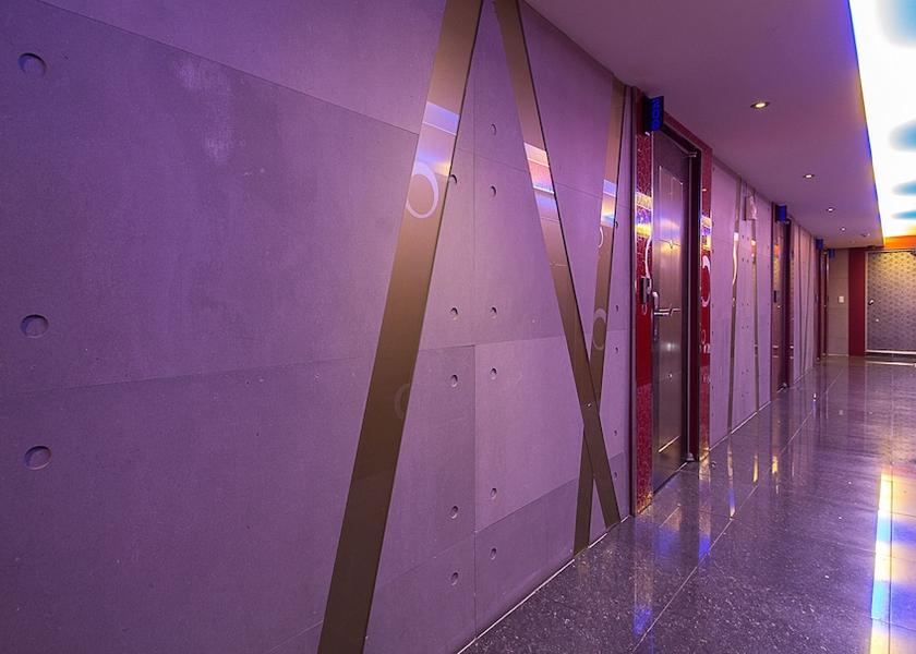  Incheon Hallway
