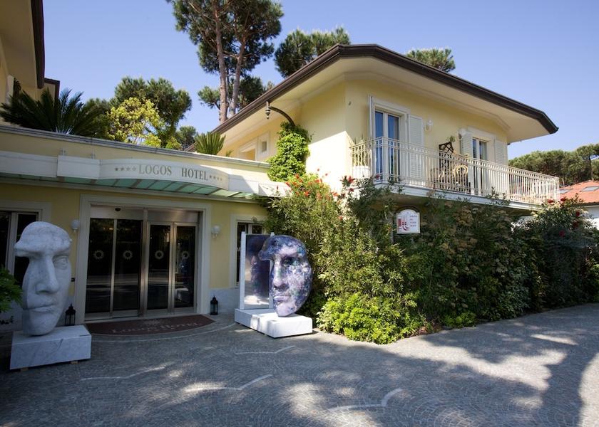 Tuscany Forte dei Marmi Entrance