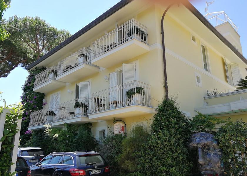 Tuscany Forte dei Marmi Facade