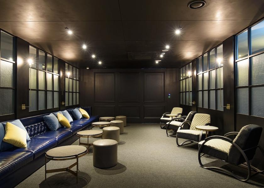  Seoul Lobby sitting area