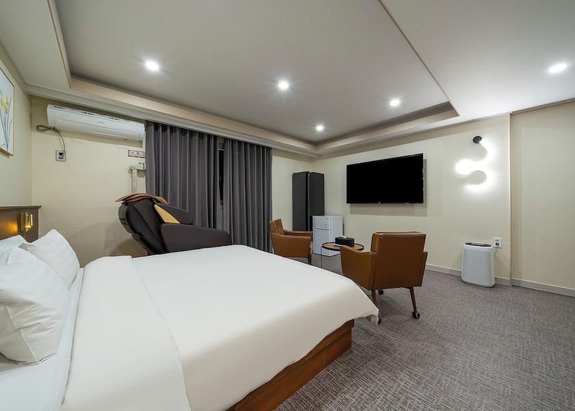 North Chungcheong Jecheon Room