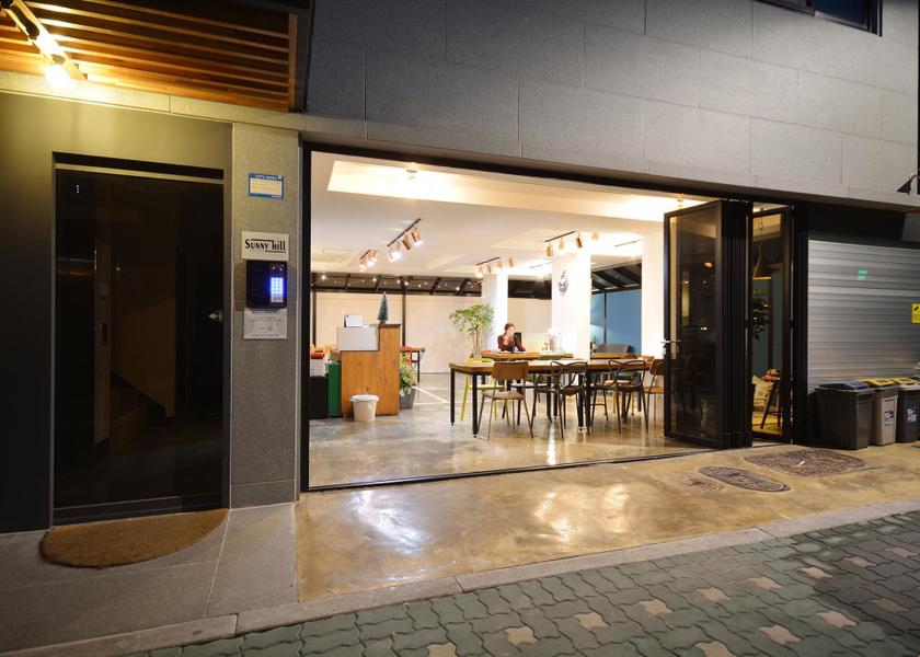  Seoul Interior view
