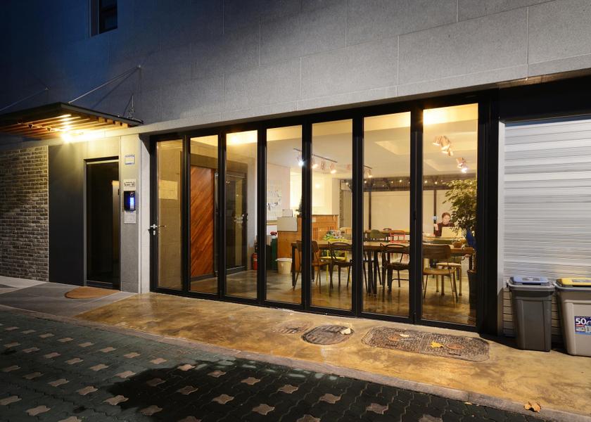  Seoul Exterior view