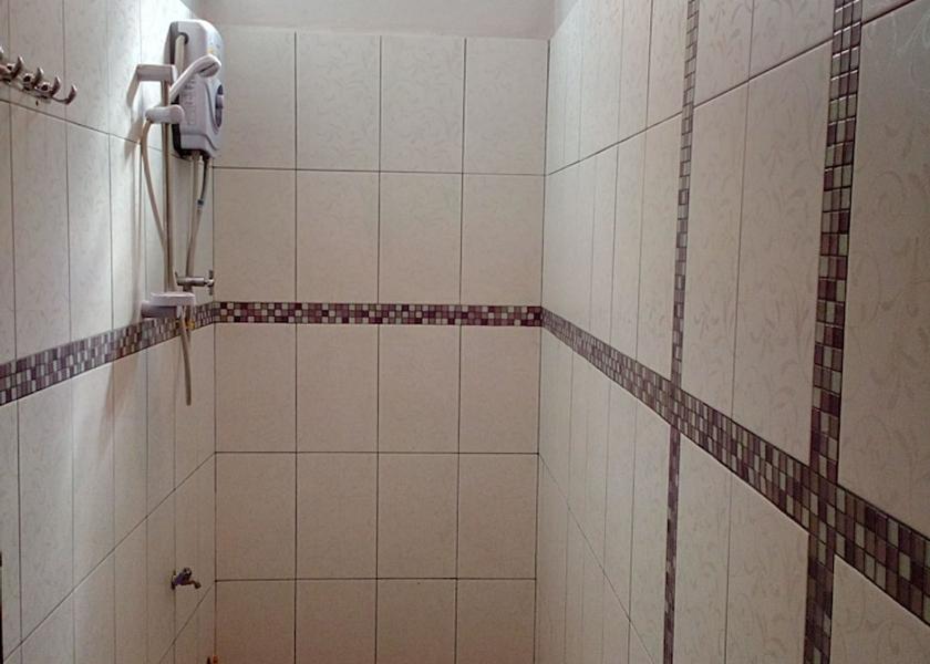 Luang Prabang Province Luang Prabang Bathroom shower