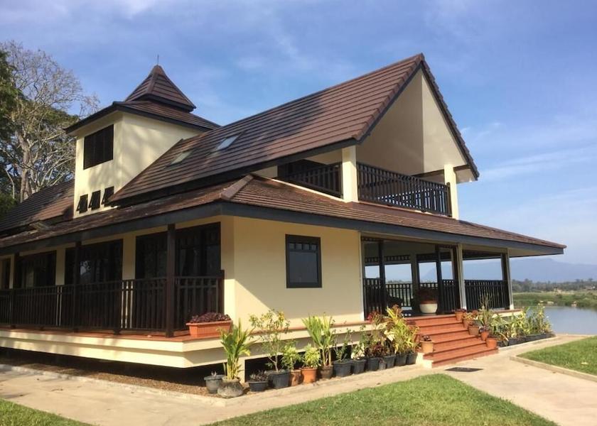  Pakse Exterior Detail