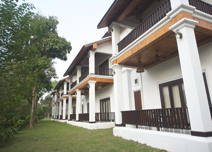  Pak Ou Exterior Detail