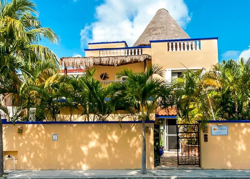 Quintana Roo Puerto Morelos Facade