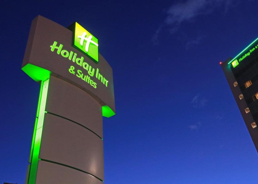  Leon Exterior Detail