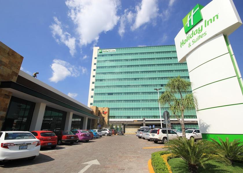  Leon Exterior Detail