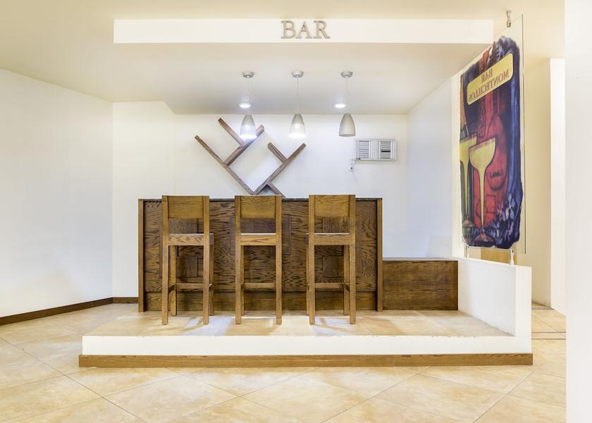 Guanajuato Salamanca Bar (on property)